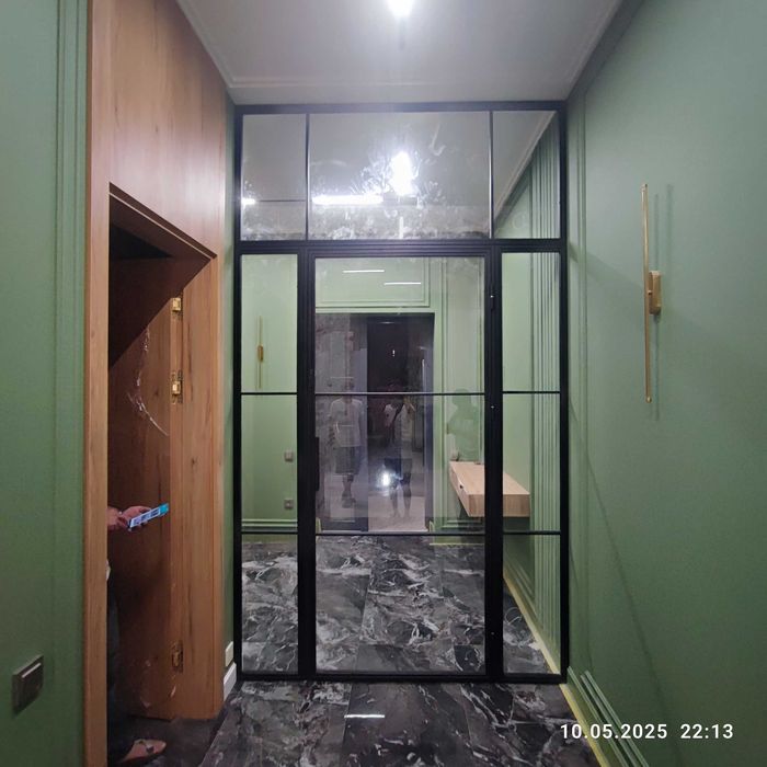 Стеклянные раздвижные лофт перегородки и двери