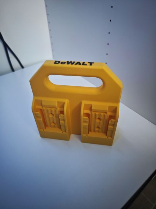 Suporți scule și baterii și multe alte obiecte printate 3D la cerere