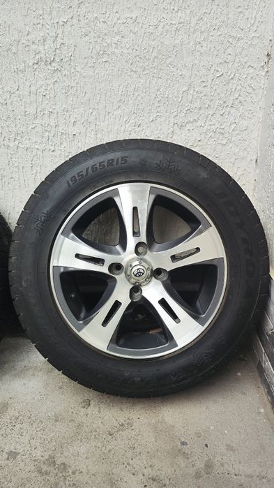 Зимние шины 195/65 R15 в новом состоянии, без дисков.