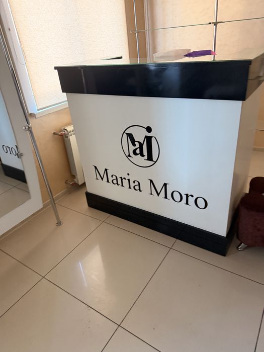 Ресепшн для офиса,салона,магазина в хорошем состоянии