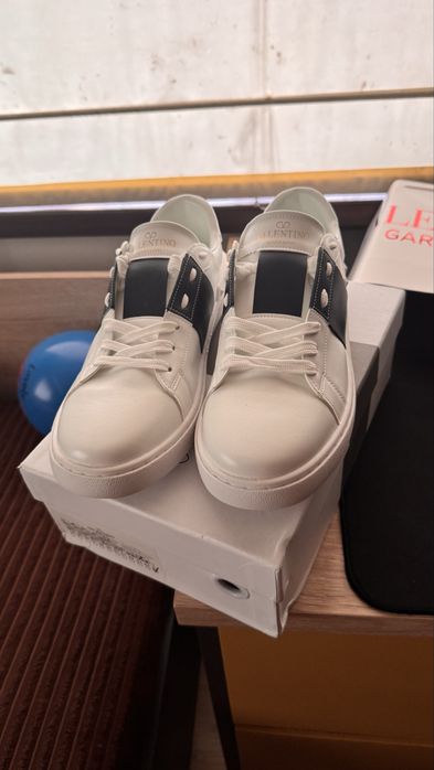 Кроссовки Valentino