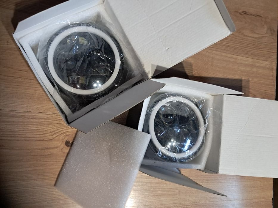 Продавам комплект нови фарове!