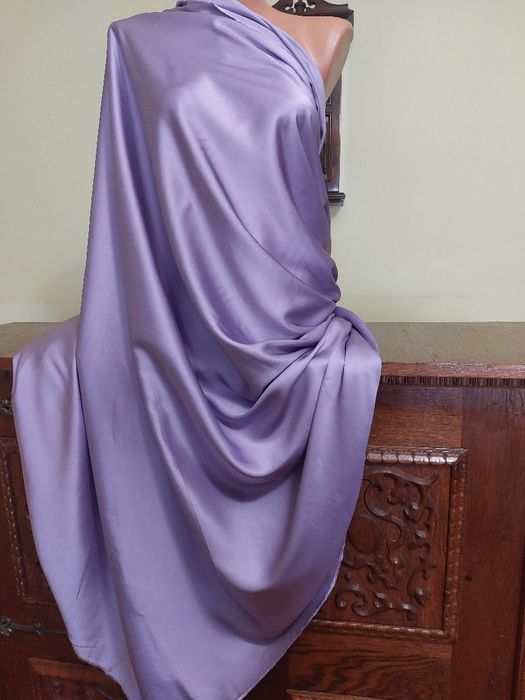 Cupon de 3 m satin din matase naturala si vascoza, culoare minunata, mov lila stins