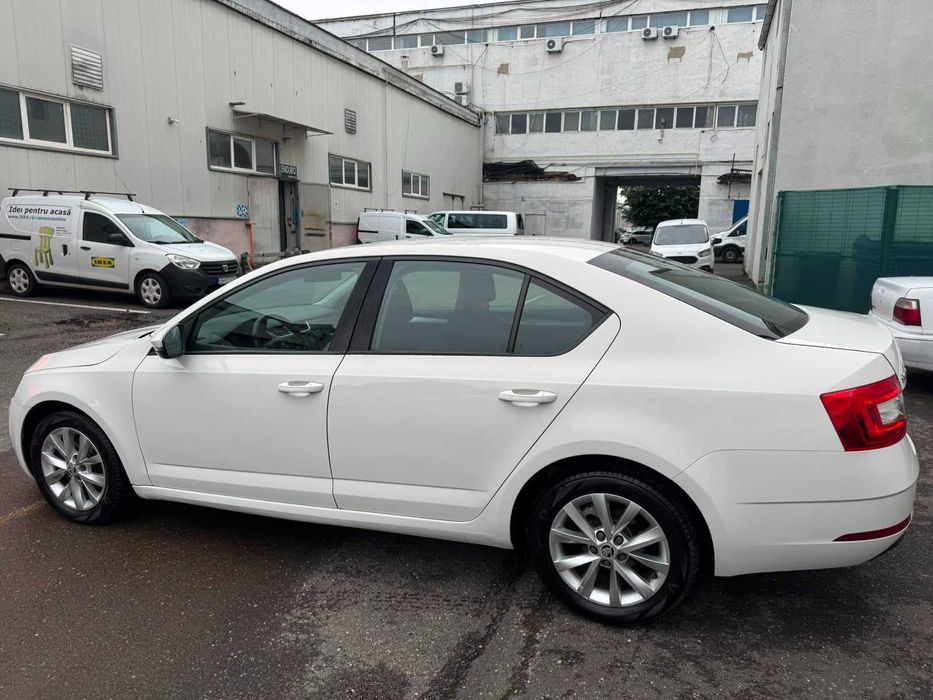 SKODA Octavia 2019 — imagine 3