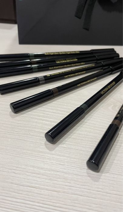 Очна линия молив VICTORIA BECKHAM