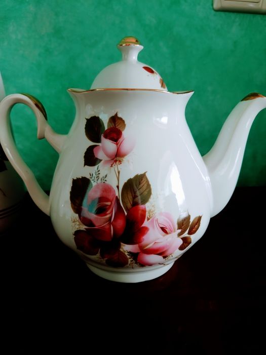 Чайный сервиз , чайник , сервиз