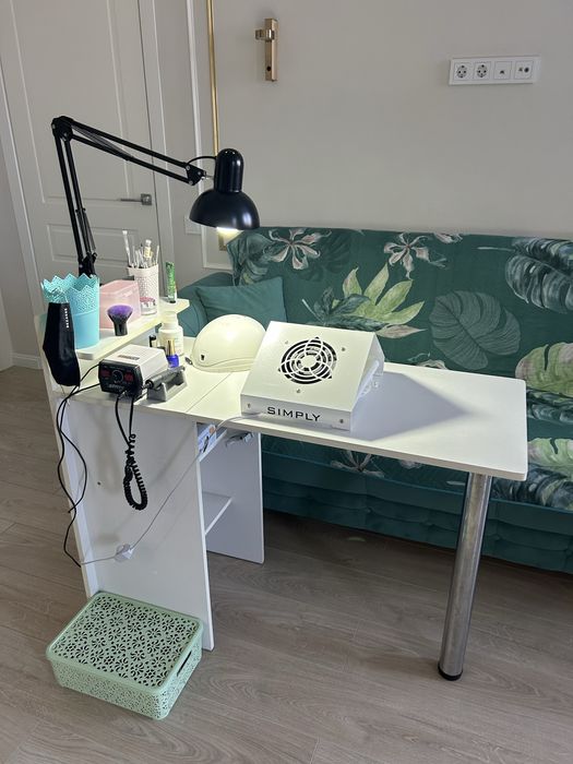 Маникюр для милых девушек и дам