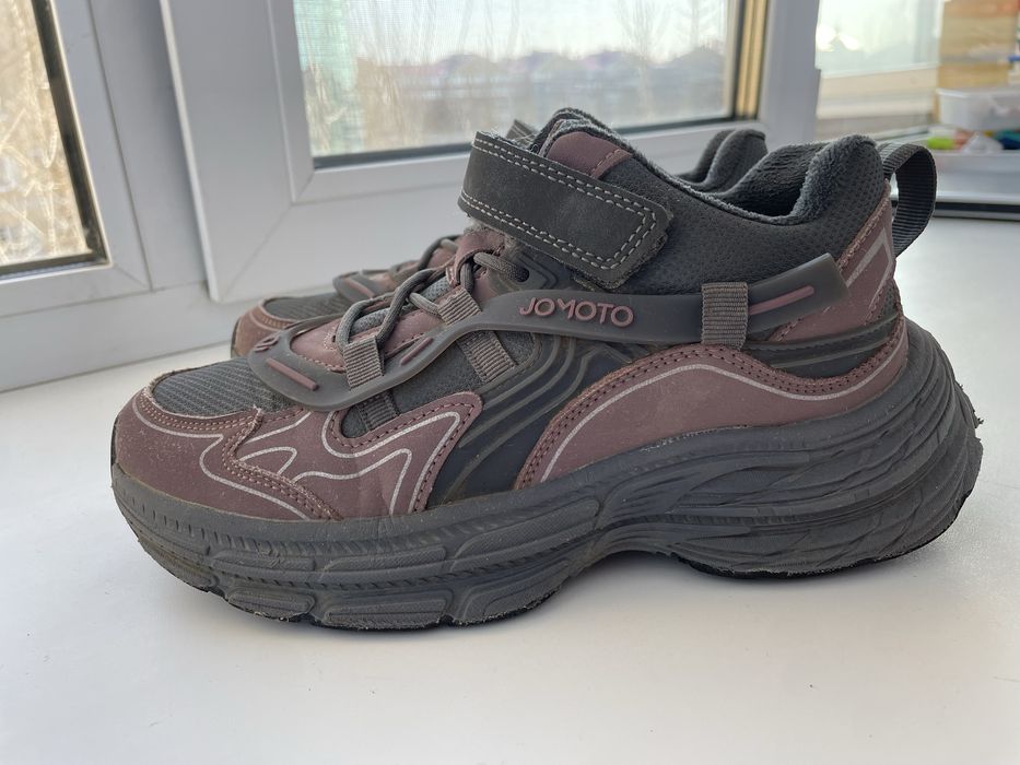 Продам 36р кроссовки