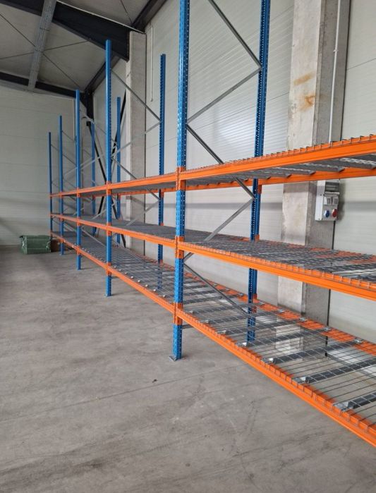 Rafturi metalice industriale second-hand pentru depozitare paleti și marfa manuala