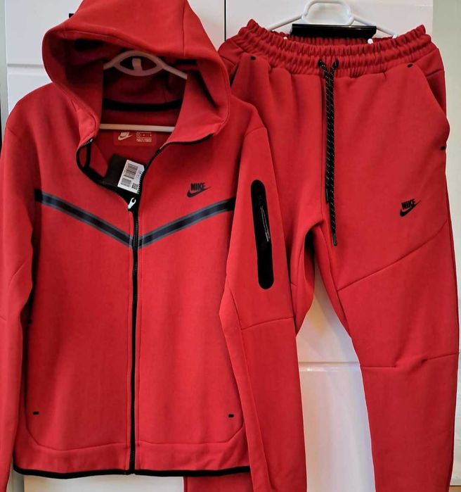 Nike Tech Fleece Rosu
