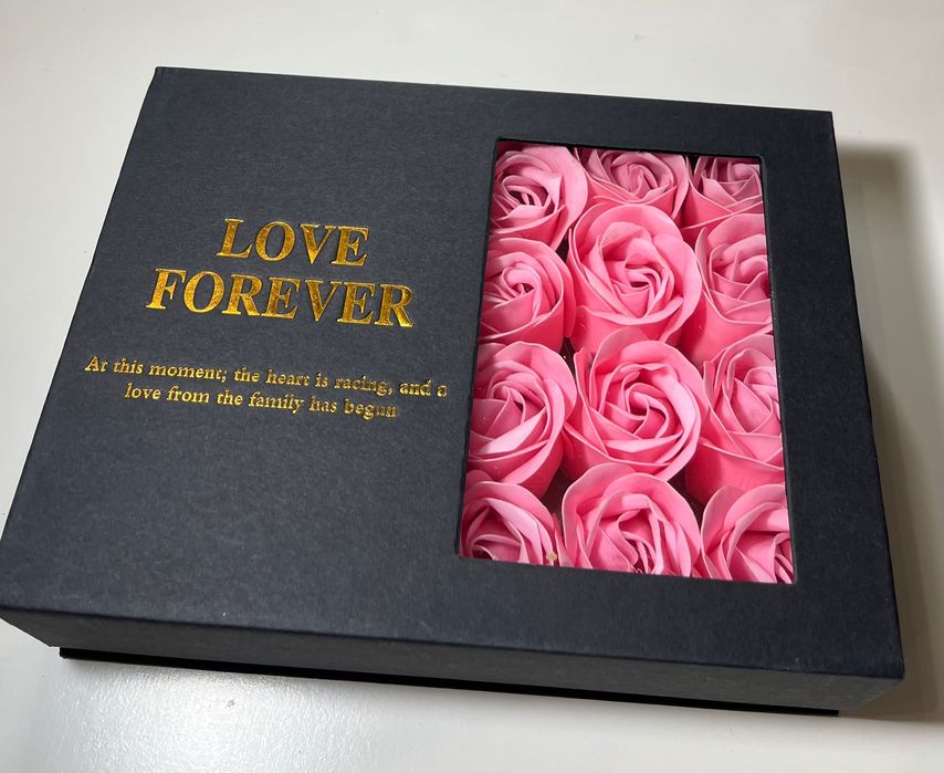 Подаръчна кутия със сапунени рози(червени, розови и лилави) + колие