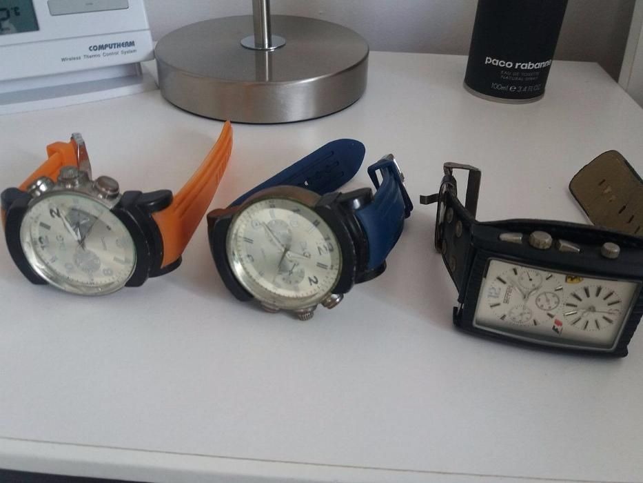 Vand Ceasuri sport/ trendy cu mici defecte.