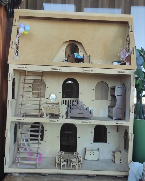 Домик с мебелью.