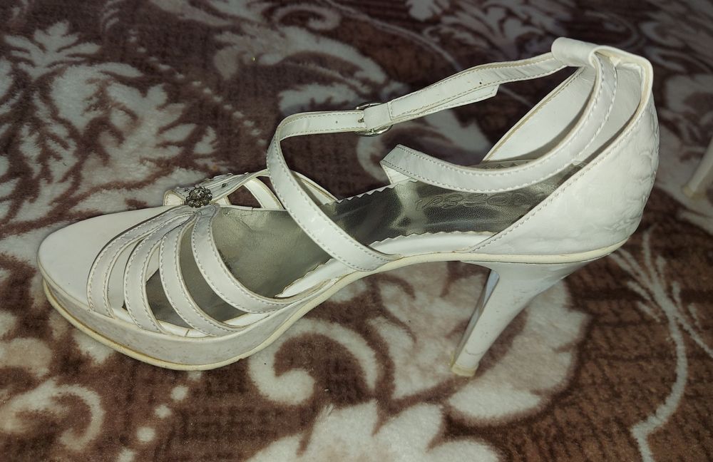 Дамски сандали на ток