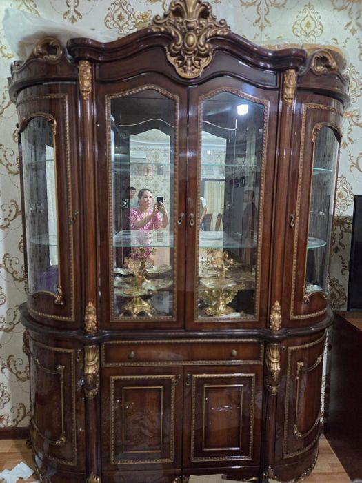 Стенка сатылады қоңыр түсті, әдемі