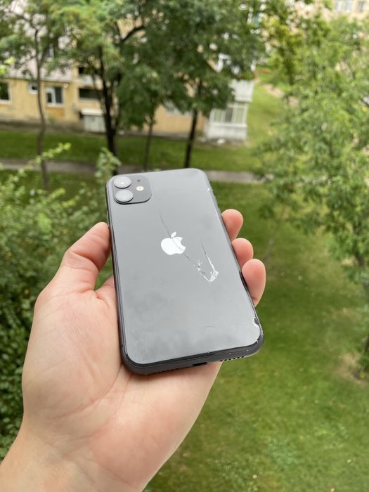 • Iphone  11 • piese • codat retea •