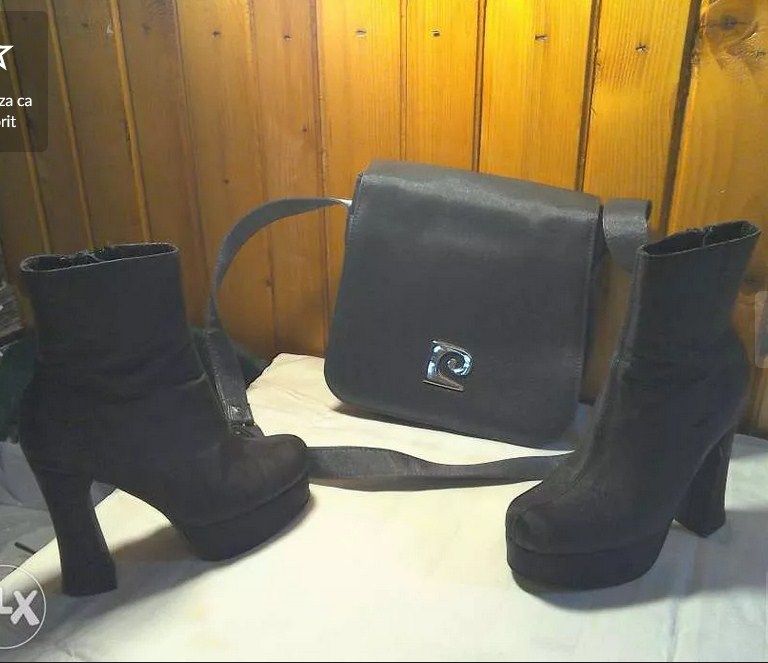 Ghete/botine și geantă gri-argintii cu aspect lucios, de ocazii