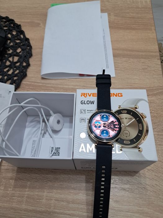 продавам часовник смарт дамски