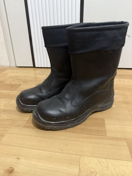 продам ботинки новые 42 осень