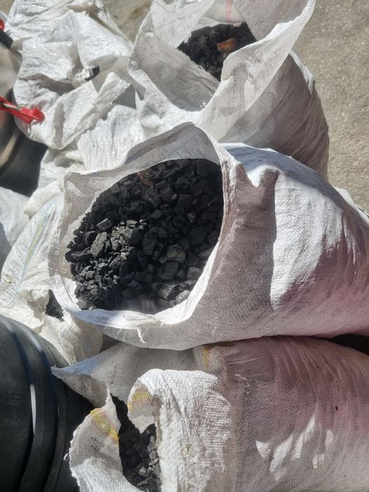 Vând cărbuni din lemn de fag