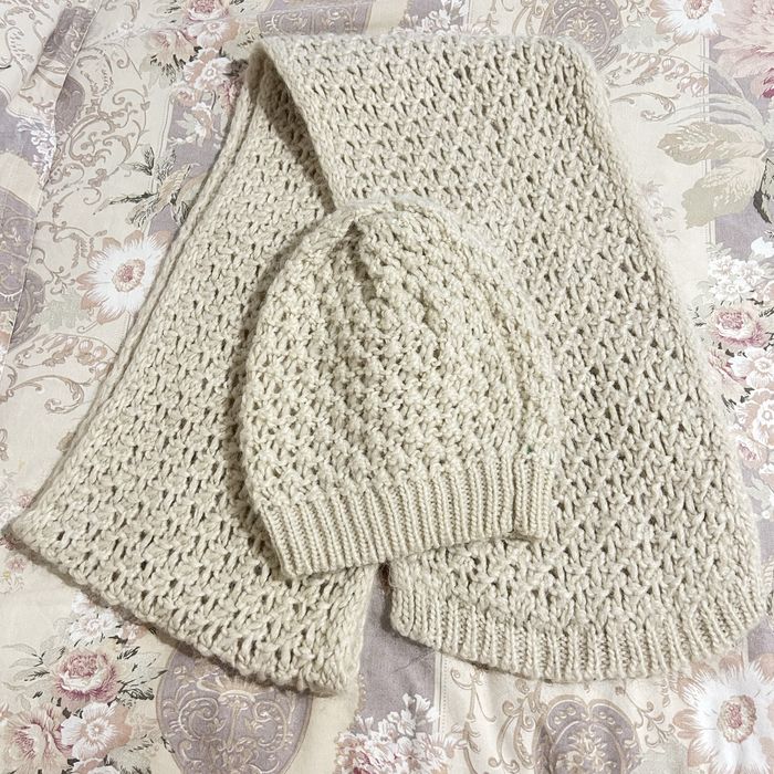 Комплект шапка и шал с вълна benetton