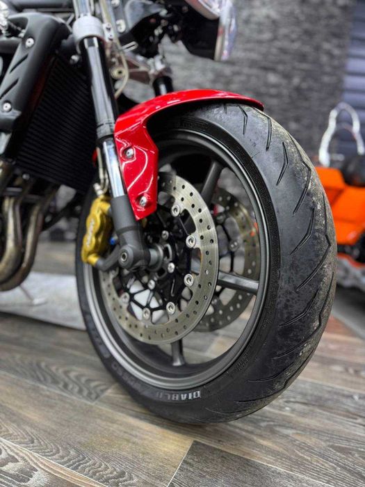 Triumph Street Triple 675 R Batyr Moto