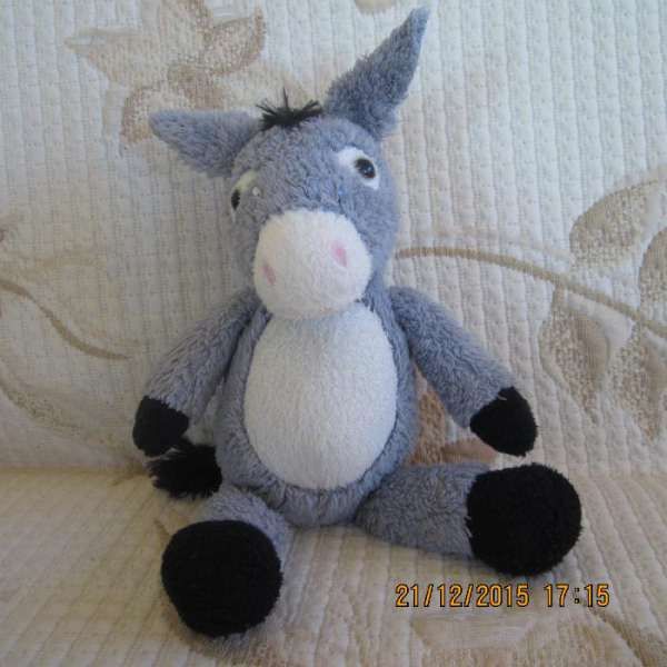 шест различни  плюшени играчки