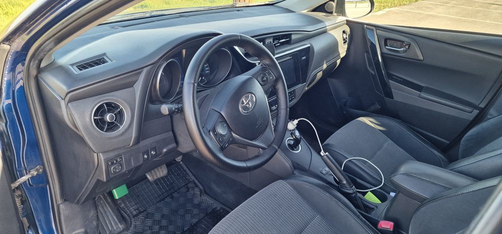 Vând Toyota Auris 1.8 Hibrid