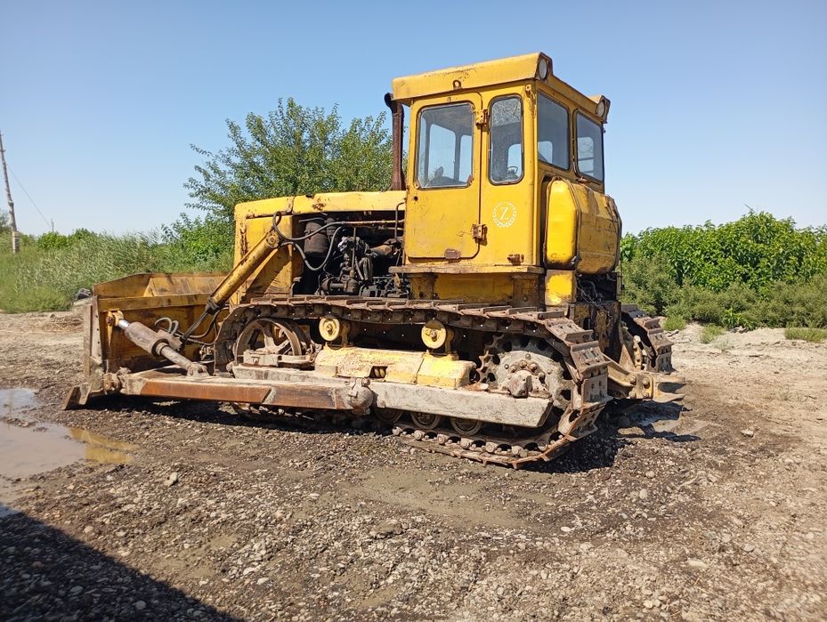 Maxsus texnika buldozer