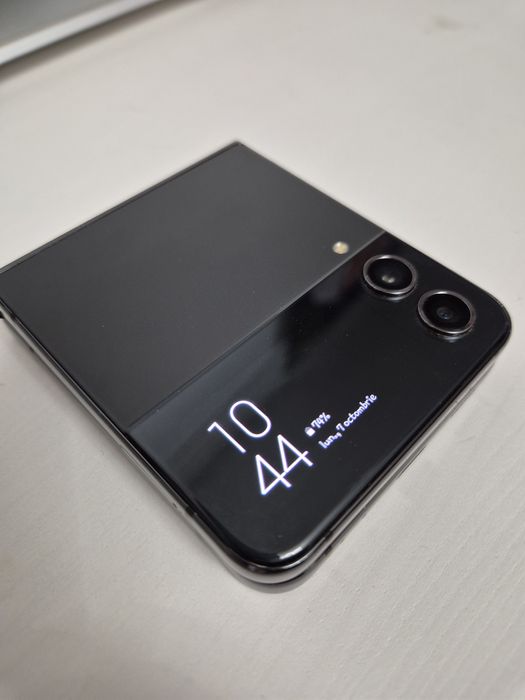 Samsung Galaxy Flip 4