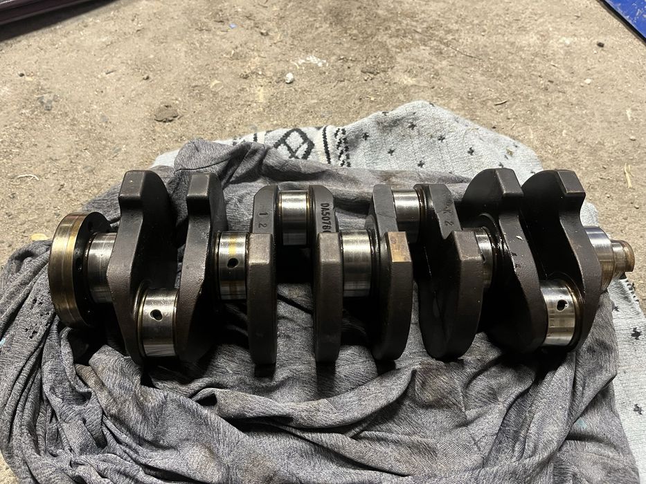 Коленвал на ауди с4. 2.0