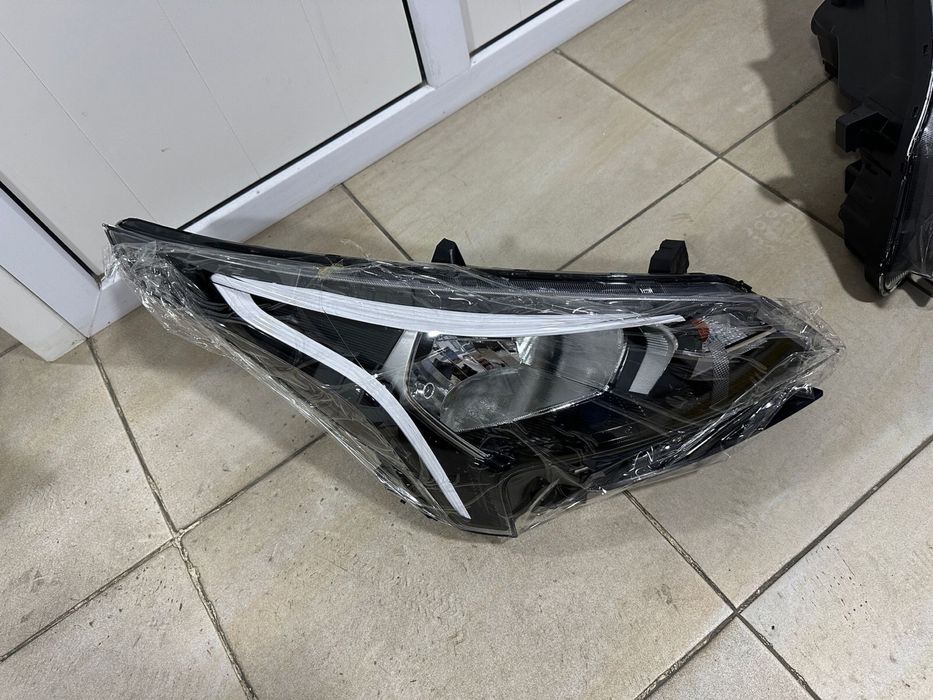 Фара передняя на Kia Rio 2011-23