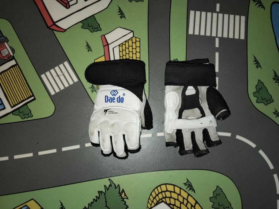 Кимоно для каратэ, бандаж и перчатки