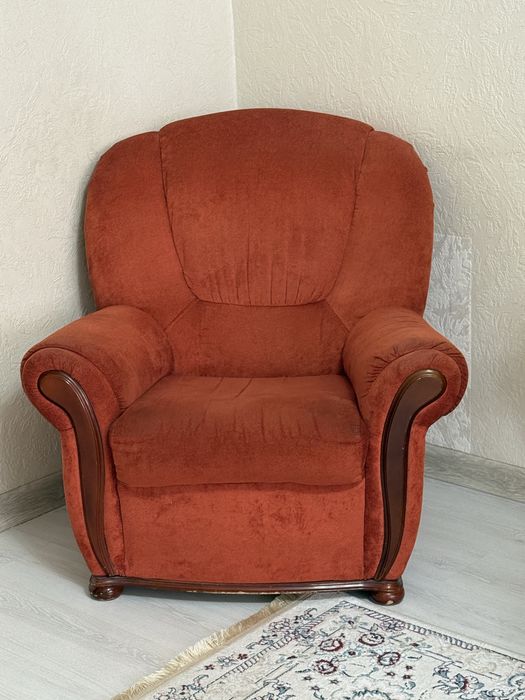 Продам диван с креслом