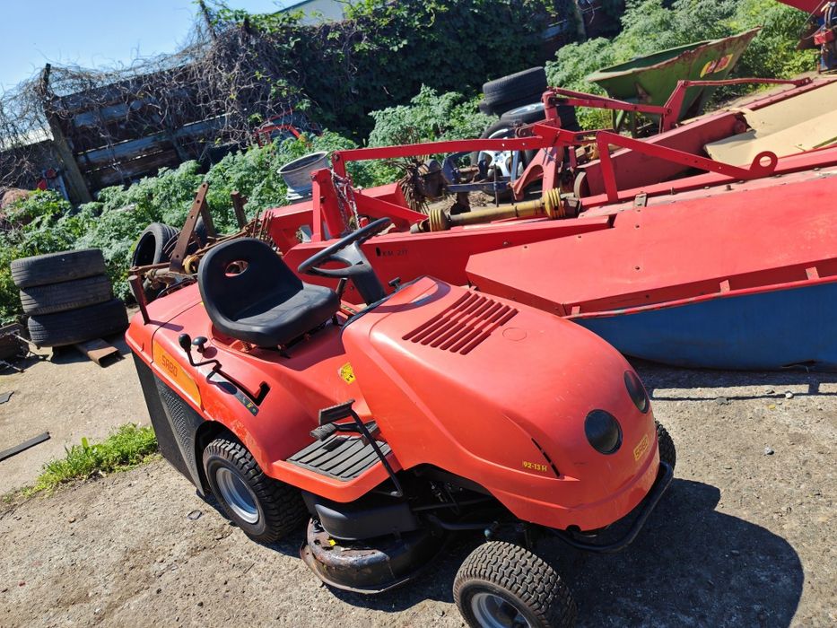 Tractoras tuns iarba