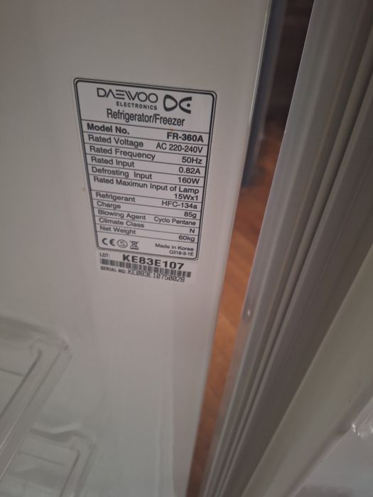 Продавам хладилник Деу но фрос