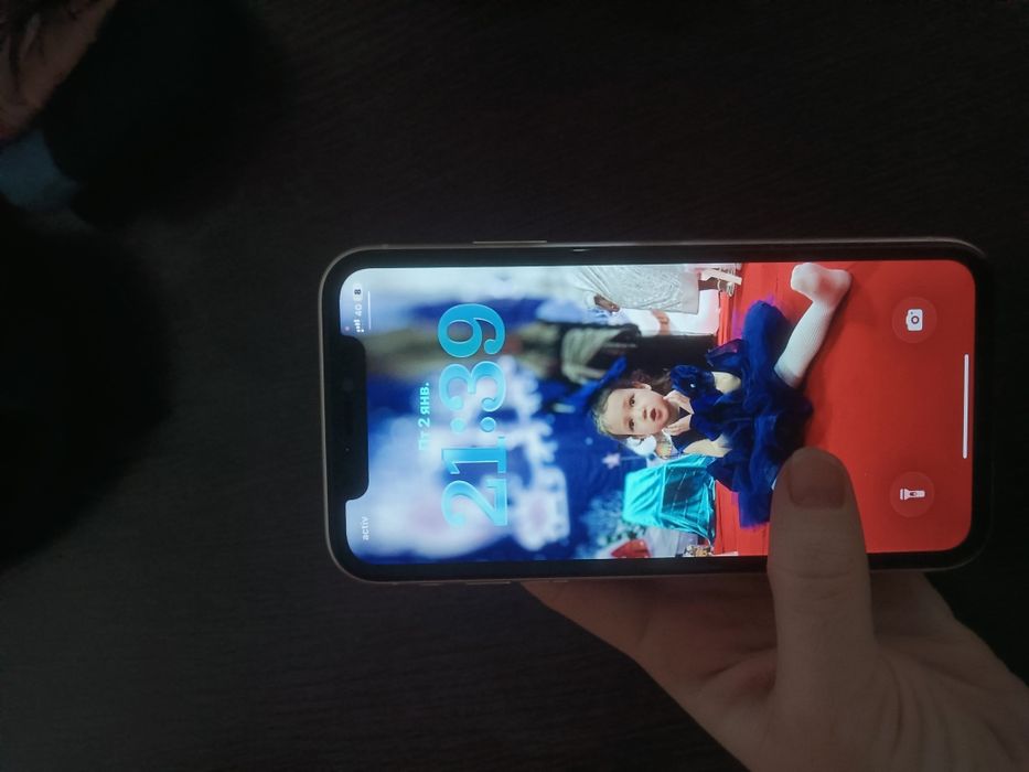 продается айфон 11