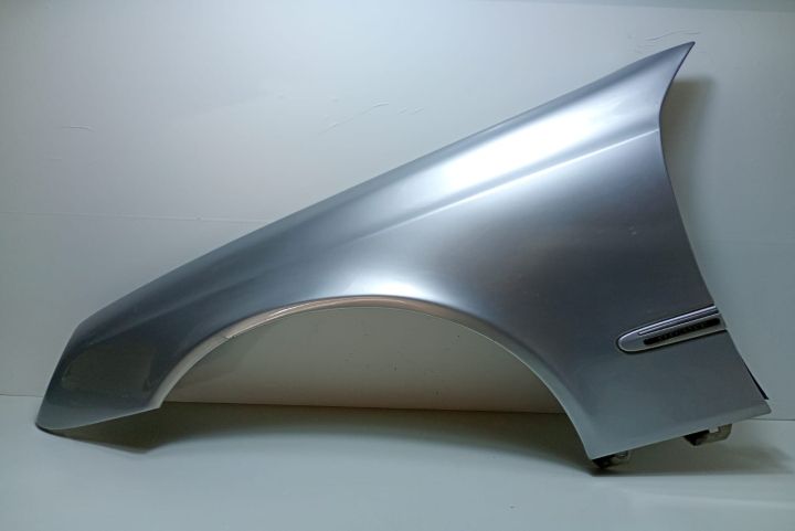 Aripa stanga Mercedes-Benz E-Class W211
