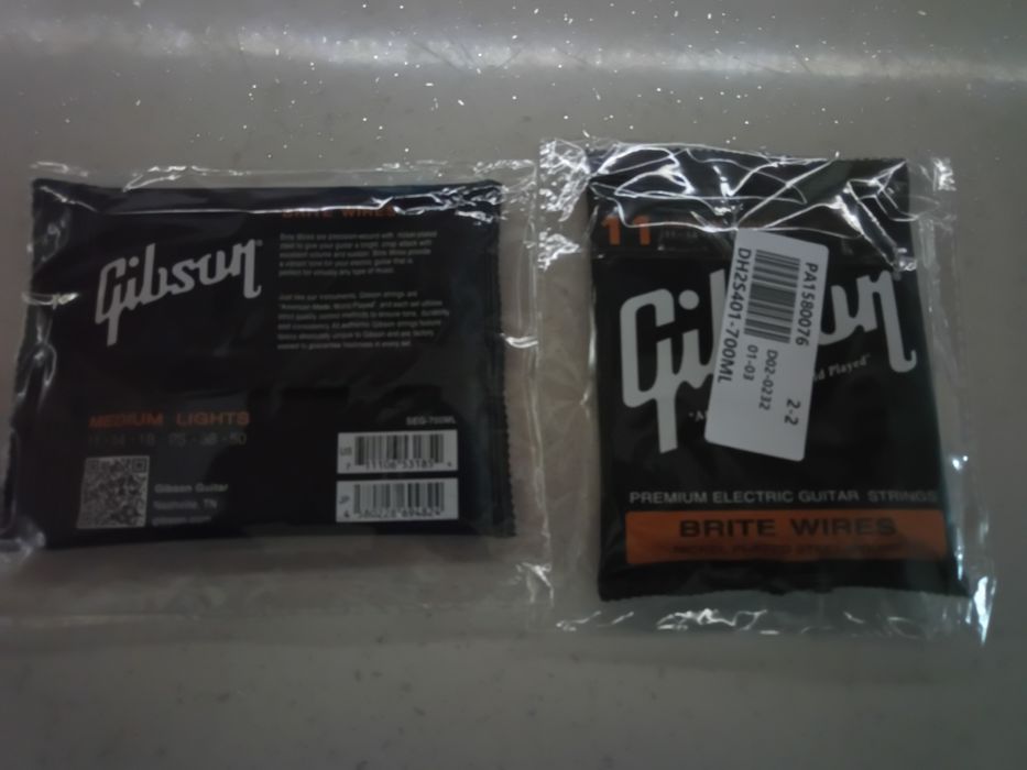 6 струни за китара, перца