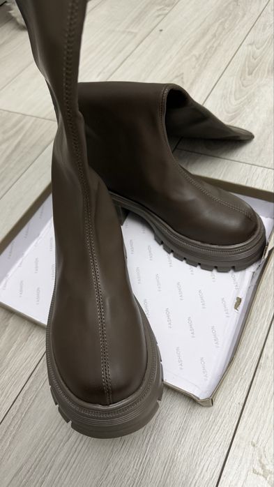 Cizme lungi maro marimea 37 noi