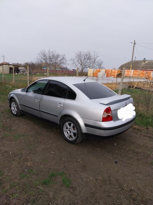 De vanzare passat b5.5 anul 2001 motor 1.6 benzina !5000 de lei