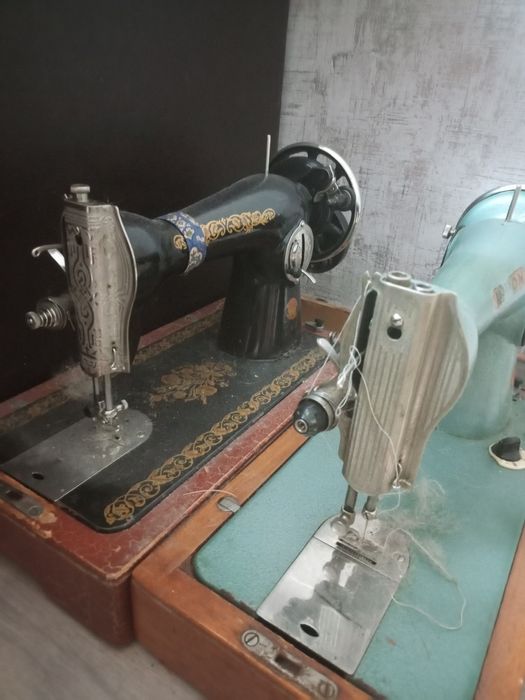 Две швейные машинки.Срочно