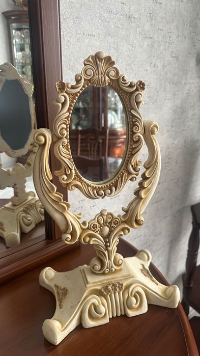 Настольное зеркало