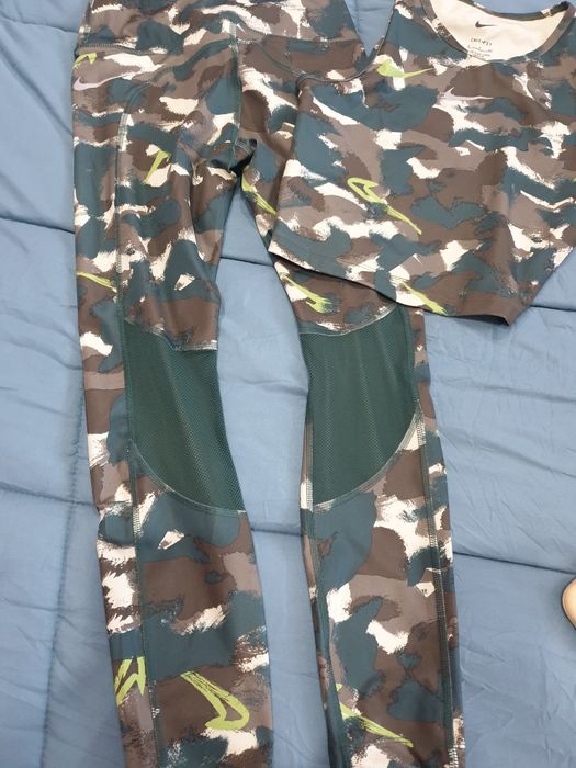 Спортни екипи ,Ще има и подарък към някой дрехи