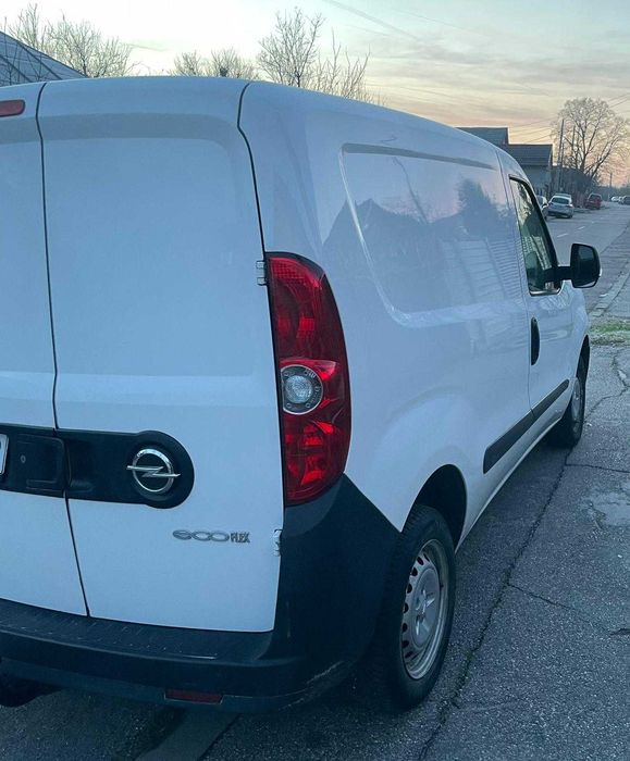 autoutilitara Opel Combo