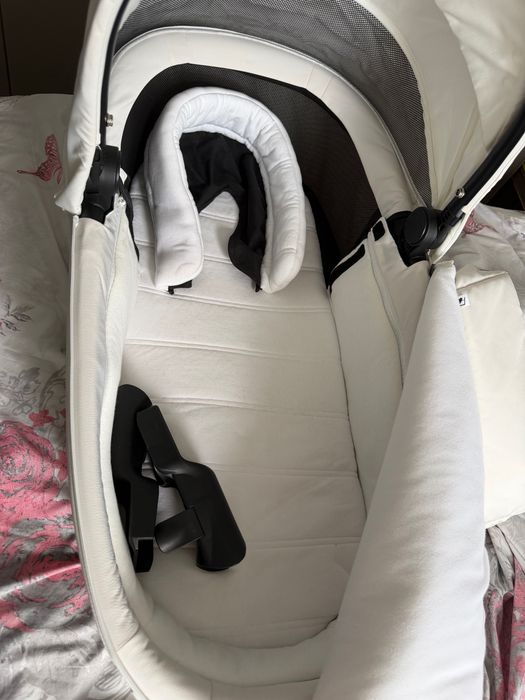 Cybex priam 4 кош за новородено