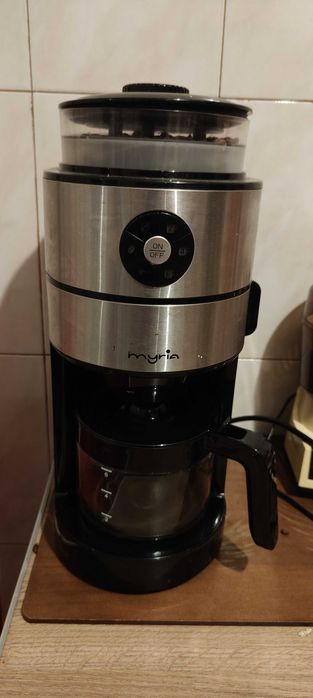 Cafetiera cu râșniță Myria