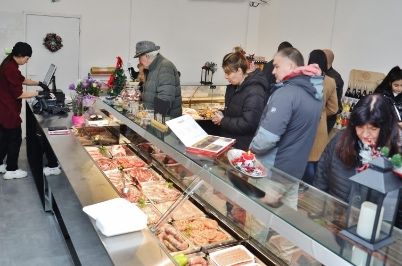 ПРОДАВА СЕ работеща Месарница