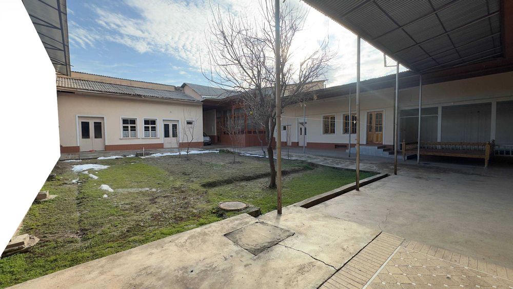 Срочна Сотилади ISTROXATDA hovli  sotladi  !!!