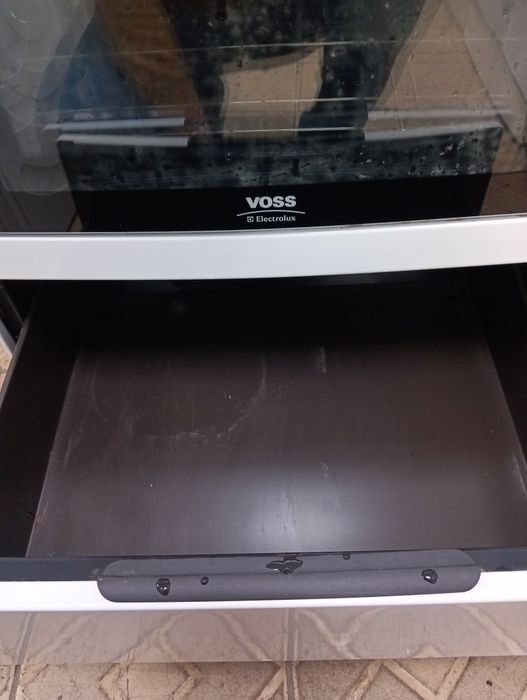 Свободно стояща печка с керамичен плот Voss с 2 години Гаранция!